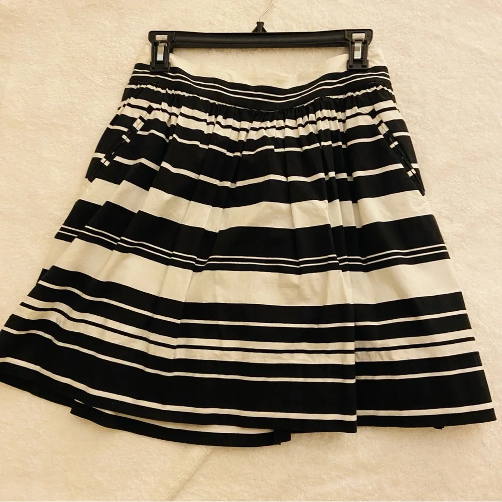 Banana Republic Black and White Mini Skirt Size 6 - Picture 3 of 7